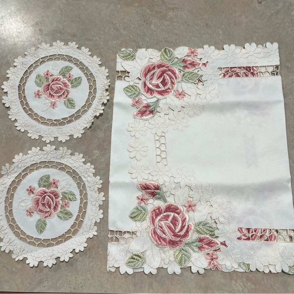 Embroidered Vintage Floral Lace Table Runner and Doily Set New